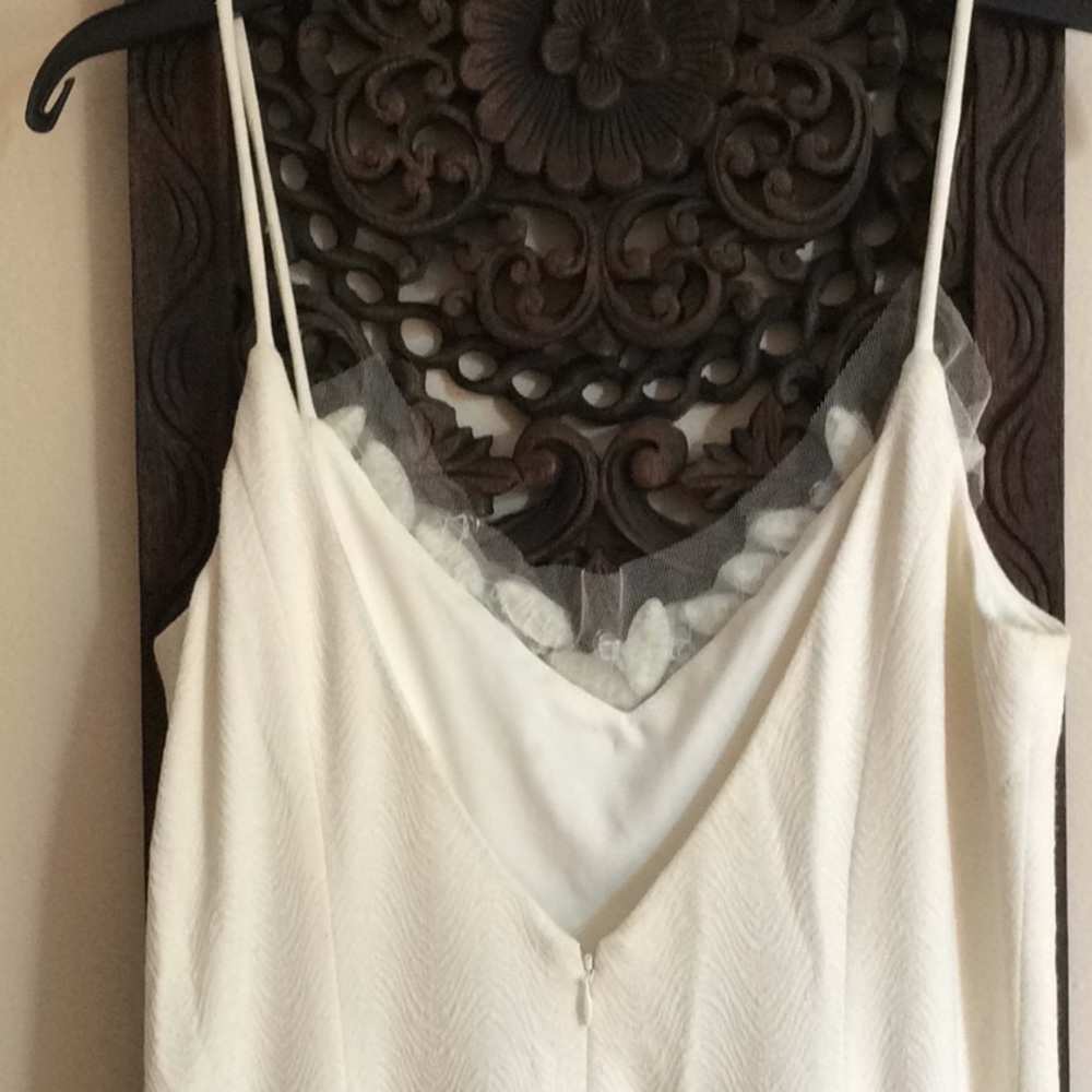 Dress. - Picture 4 of 7